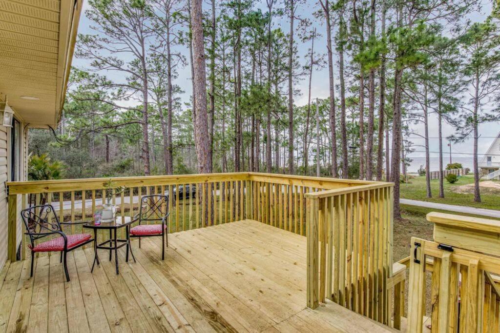 Woodsy Retreat, Steps To Bay - Hot Tub! Villa Gulf Breeze Kültér fotó