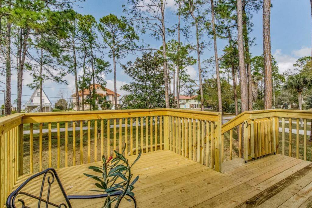 Woodsy Retreat, Steps To Bay - Hot Tub! Villa Gulf Breeze Kültér fotó